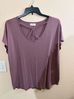Maurice’s 24/7 Mauve Short Sleeve V-Neck Top with Strappy Detail